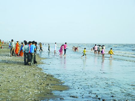 સાંજ ઢળતા પહેલા આ બીચ ખાલી કરાવવામાં આવે છે