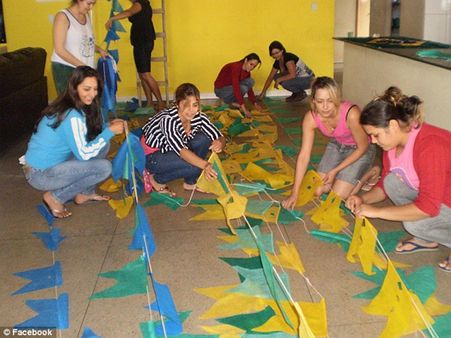  યુવતીઓ ખૂબ જ સુંદર 