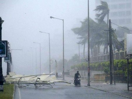 હૂડહૂડ વાવાઝોડું: આંધ્રપ્રદેશ ઓડિશામાં 8 લોકોના મોત, વિશાખાપટ્ટનમ સૌથી વધુ પ્રભાવિત