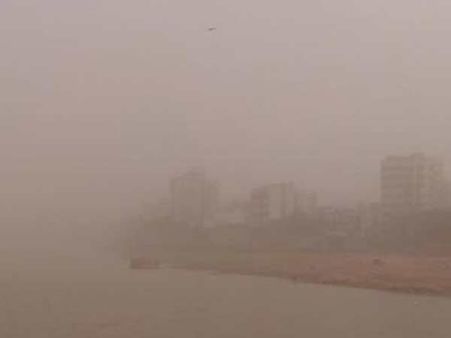 કચ્છમાં ધૂળ-ધુમ્મસનું સામ્રાજ્યઃ મુંબઇની બે ફ્લાઇટ પરત ફરી