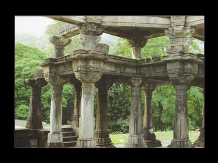 અમદાવાદ, ઇડર અને હિમ્મતનગરથી નજીક