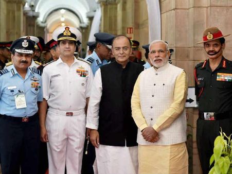  સેના પ્રમુખોને આપ્યું પ્રેજેંટેશન