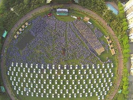 કાર અને ફ્લેટની ભેટ કાર અને ફ્લેટની ભેટ