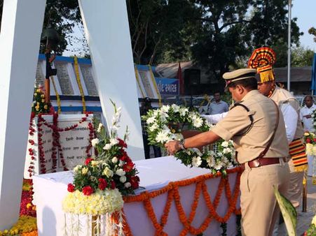 શહીદોને અર્પિત કરાઇ શ્રધ્‍ધાંજલિ