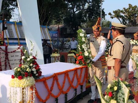 શહીદોને અર્પિત કરાઇ શ્રધ્‍ધાંજલિ