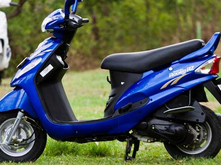 અન્ય ફીચર્સઃ-મહિન્દ્રા આરઝેડ