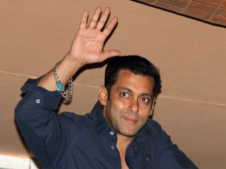 Clean India : દબંગે ઉઠાવ્યુંં ઝાડુ, રજની-આમિર સહિત નવ લોકોને આમંત્રણ