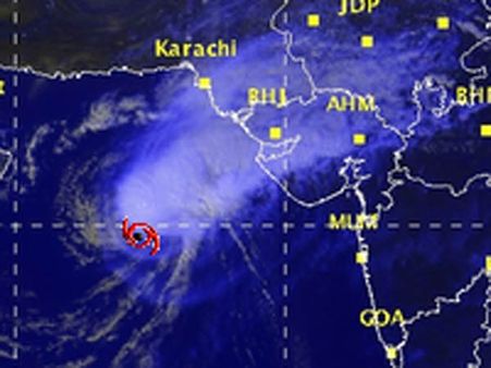 નરમ પડ્યું નિલોફર વાવાઝોડું, નલીયાથી 560 કિ.મી દૂર
