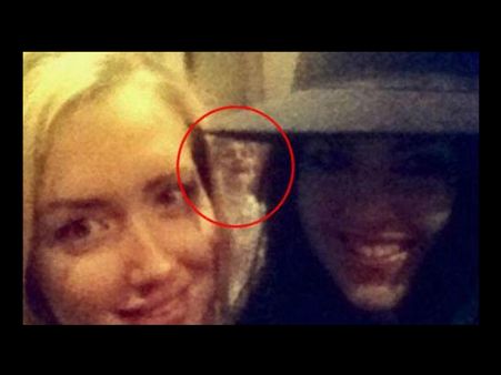 ...અને સેલ્ફીમાં દેખાઇ 'ચૂડેલ!', જુઓ તસવીર