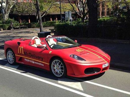 Fast Food: અહીં ફેરારીમાં ડિલિવર થાય છે મેક્ડોનાલ્ડના બર્ગર