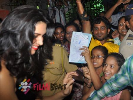 ફૅન્સ વચ્ચે