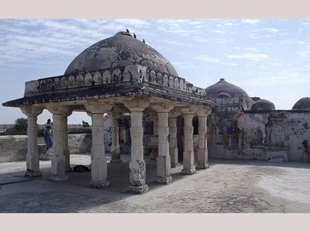 મૂર્તિને મુંબઈ લઇ આવવામાં આવી