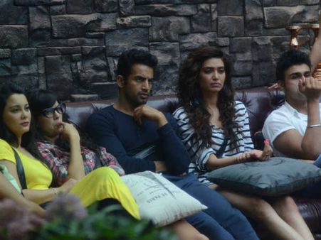 ઘરના લોકોએ જોયો ટાસ્ક ઘરના લોકોએ જોયો ટાસ્ક