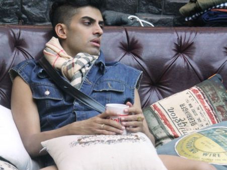 ગૌતમને ભેંટ્યા સુશાંત ગૌતમને ભેંટ્યા સુશાંત