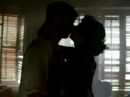બ્યોમકેશ બક્શીની Long Kisser અભિનેત્રી સ્વસ્તિકા ચોરી કરતાં ઝડપાઈ!!!