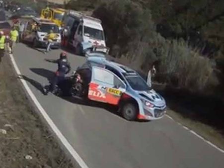 ફાસ્ટ રેલી રેસિંગમાં ડ્રાઇવરની ઝડપી કમાલઃ 45 સેકન્ડમાં બદલ્યું ટાયર