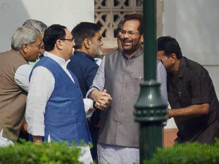 શપથ ગ્રહણમાં છવાયેલા રહ્યાં ‘ઇશ્વર’ અને ‘હિન્દી’