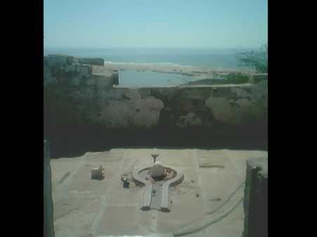 ડુંગર પર શિવ લિંગ