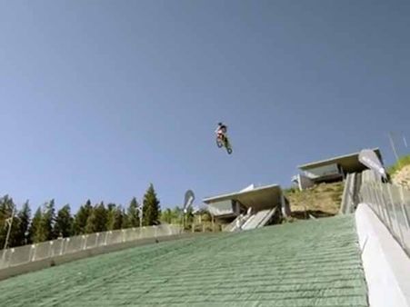 ડેર ડેવિલઃ 114 કિ.મી ઝડપે 374 ફૂટ પરથી લગાવ્યો જમ્પ