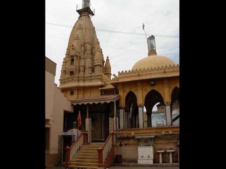 ભારત લવાઇ હતી સ્વામિનારાયણની મૂર્તિઓ