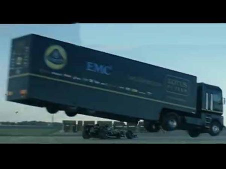 વીડિયોઃ ટ્રકે લગાવ્યો 83 ફૂટનો કૂદકો ને બની ગયો વિશ્વ રેકોર્ડ