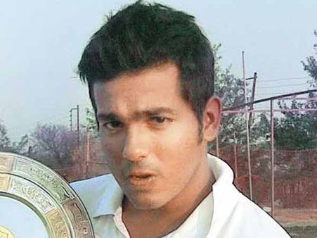 29 બોલમાં 12 છગ્ગા અને 4 ચોગ્ગા સાથે ફટકારી સદી