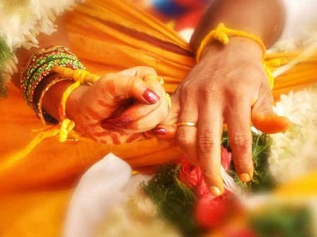 નવવધૂ માટે જાનૈયા સાથે ધરણાં પર બેઠ્યો વરરાજા