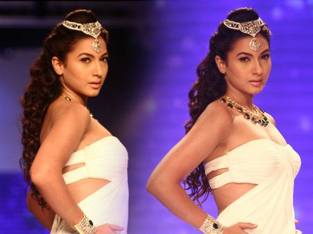 ગૌહર ખાનને યુવકે ફટકાર્યો લાફો, 'ઓછા કપડાં' ન પહેરવાની આપી ચેતાવણી