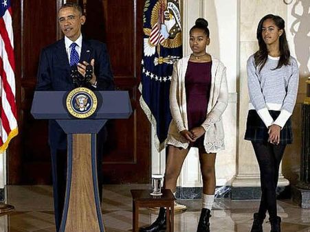 ઓબામાની દિકરીઓએ પહેર્યું શોર્ટ સ્કર્ટ તો અમેરિકામાં મચી ગયો હલ્લો