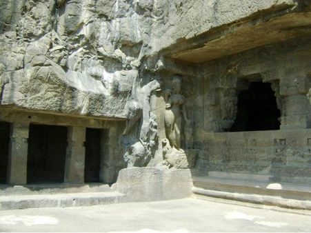 કોતરણી કરવામાં આવેલ સ્તંભ 