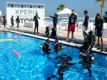 દુનિયાનું પહેલું ગેજેટ સ્ટોર જે પાણીની અંદર બનેલું છે!