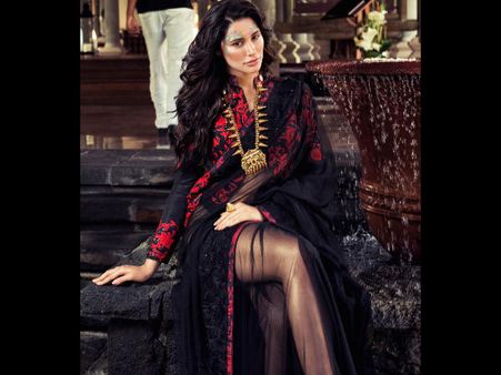 Hot Shoot : નરગિસની મહેચ્છા - પહાડની ટોચે કોઈ પ્રપોઝ કરે...