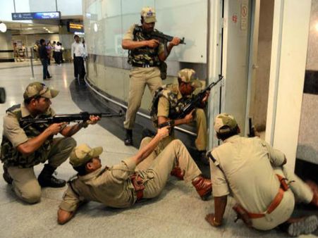 મોકડ્રીલમાં આતંકવાદી બનેલા યુવકે પહેરી નમાજની ટોપી, સર્જાયો વિવાદ