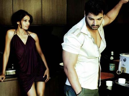 જિસ્મના સેટ પર મુલાકાત