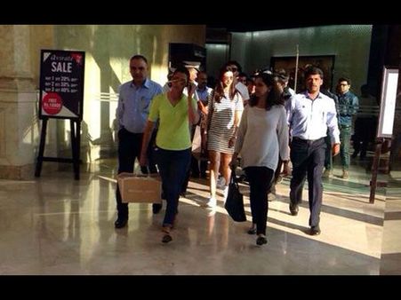 Snapped : બેંગલુરૂમાં બિંદાસ્ત દીપિકા-રણવીરની મસ્તી...