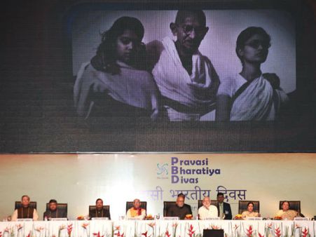 પ્રવાસીઓને આકર્ષવા માટે ગાંધીના નામનો સહારો