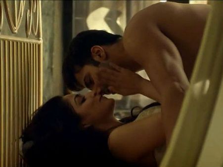 ઓ વરુણ-યામી... આખિર કિતના ‘જી કરદા...’? જુઓ 10 Hot Scenes