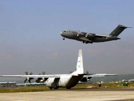 સીક્રેટ સર્વિસ એજેન્ટ્સ આપે છે પરવાનગી