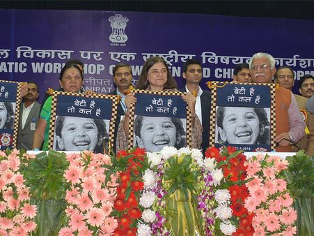 ગુજરાતે નારીશક્તિના ગૌરવ-સન્‍માનની પ્રેરક દિશા દેશને બતાવી છે: આનંદીબેન