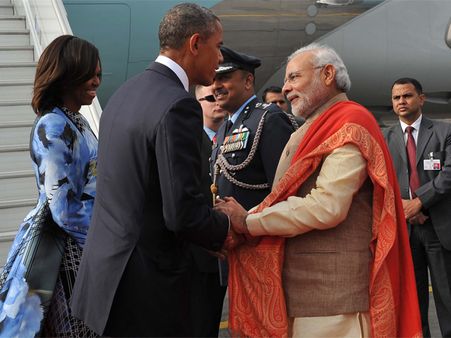 મોદી ઓબામાને ભેટી પડ્યા
