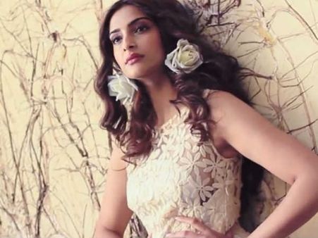 સોનમ કપૂરનું ફિલ્મફેર એડિશન માટે ફોટોશૂટ 