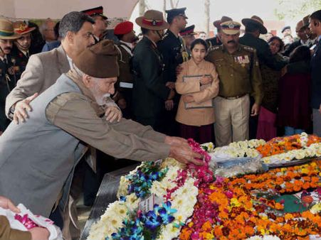 શદીહ કર્નલ એમએન રાયના અંતિમ સંસ્કાર