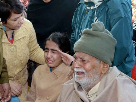 શદીહ કર્નલ એમએન રાયના અંતિમ સંસ્કાર