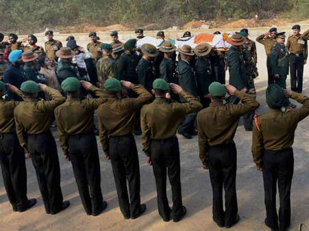 શદીહ કર્નલ એમએન રાયના અંતિમ સંસ્કાર