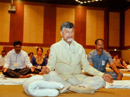 આંધ્રપ્રદેશના મુખ્યમંત્રી ચંદ્રબાબુ નાયડુ