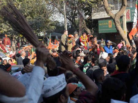 આપ અને બીજેપી સમર્થક