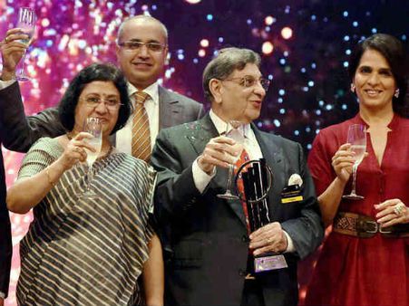 એવોર્ડ સેરીમનીમાં દિગ્ગજો