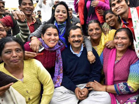 દિલ્હી પર ટીમ કેજરીવાલની ફતેહ, 67 બેઠકો જીતી રચ્યો ઇતિહાસ