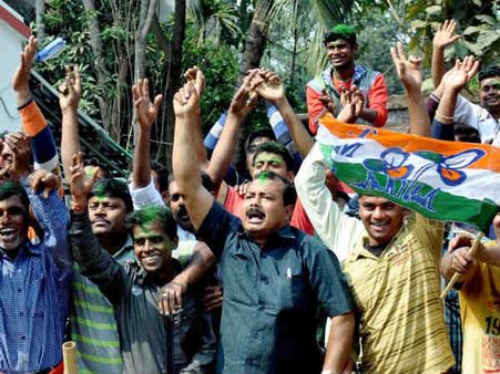 ટીએમસીના સમર્થકોમાં વિજયની ઉજવણી