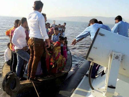 મુસાફરોનો આબાદ બચાવ 